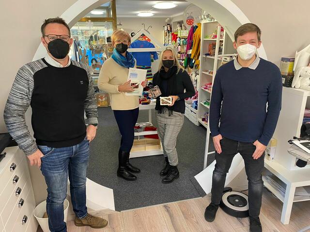 Bei der Amtsübergabe: Bürgermeister Michael Maier, Anja Schmied, Obfrau Sabine Zechner und Vizebürgermeister Armin Egger