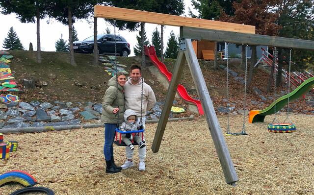 Georg Krenn mit Lebensgefährtin Chiara und Sohn Louis | Foto: Gemeinde Neuberg