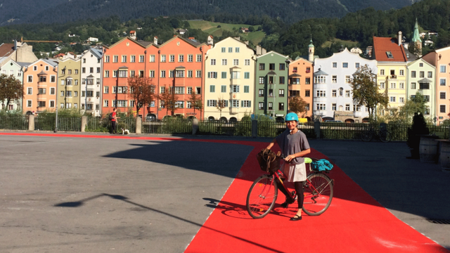 Archivfoto: Radfahren am Marktplatz wieder erlaubt, in der Maria-Theresien-Straße und Altstadt weiterhin verboten.