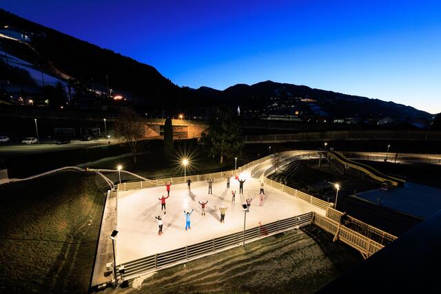 Der neue Eislaufplatz in Schladming ist täglich von 10 bis 20 geöffnet.