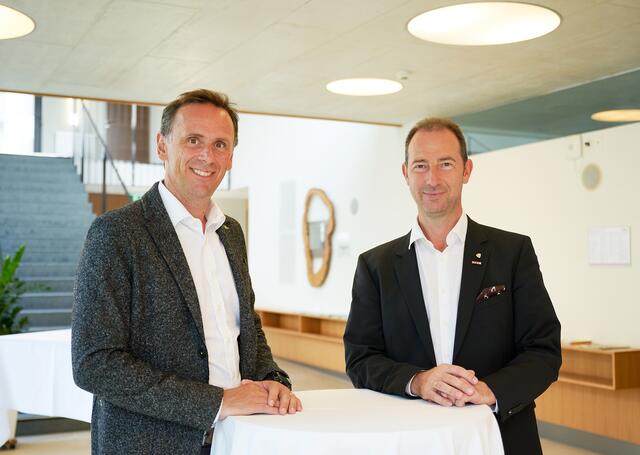 Archivbild: Jochen Danninger – Tourismuslandesrat, Mario Pulker - Tourismus-Spartenobmann und Gastronomie-Obmann der WKNÖ (Foto wurde vor Inkrafttreten der FFP2-Maskenpflicht in Innenräumen aufgenommen)