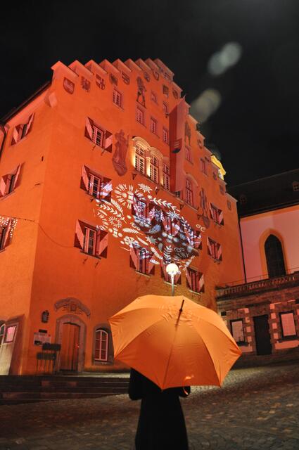 Wie auch in den letzten zwei Jahren erstrahlt auch heuer das Kufsteiner Rathaus in orangefarbenem Licht.