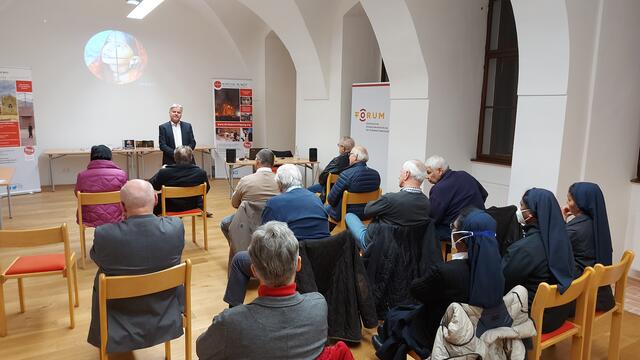 14 Teilnehmer besuchten den Vortragsabend zum Thema "Verfolgte Christen weltweit".