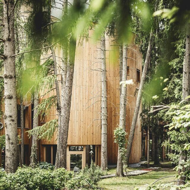 Hotel des Jahres 2022: Die "Waldklause" im Tiroler Unterlängenfeld. Nicht nur unglaublich elegant, sondern auch komplett öko. Bravo!