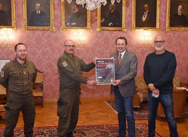 Major Sebastian Schubert, Militärkommandant Brigadier Martin Jawurek, Bürgermeister Matthias Stadler und Sicherheitsbeauftragter Peter Puchner.