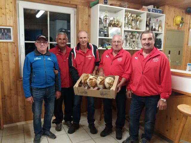 Die Eisstockschützen-Evergreens aus Neustift an der Lafnitz siegten beim Turnier in Safen.