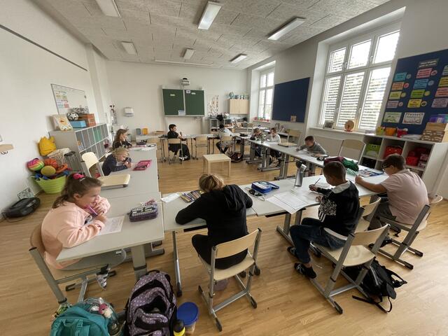 Sowohl in den Volksschulen als auch in den höheren Schulen des Mürztal sind im Durchschnitt über zwei Drittel der Schüler trotz Lockdowns anwesend.  | Foto: Hofbauer