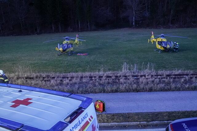 Tragischer Verkehrsunfall zwischen Lunz und Göstling: Ein Autolenker erlag noch am Unfallort auf der Bundesstraße 25 seinen Verletzungen. | Foto: Doku-NÖ