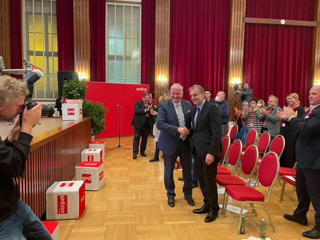 Andreas Kollross (r.) wurde zum neuen Vorsitzendes des Gemeindevertreterverbandes Österreich gewählt