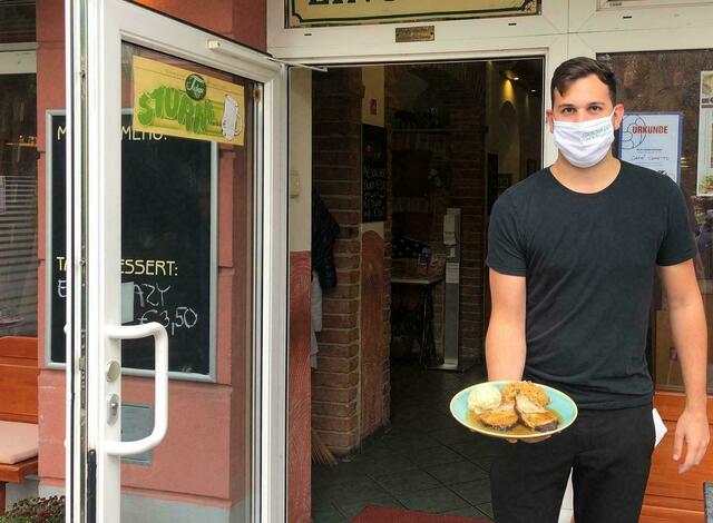 Schweinsbraten, Gansl bis Backhenderl: Ein warmes Mittagessen liefert das Familienrestaurant „Coretto“ am Forsthausplatz. | Foto: Kathrin Klemm