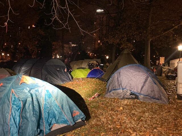 Protestcamp von der Polizei aufgelöst: Mehrere Wochen campierten Demonstrantinnen und Demonstranten gegen die aktuellen Corona-Maßnahmen im Stadtpark.