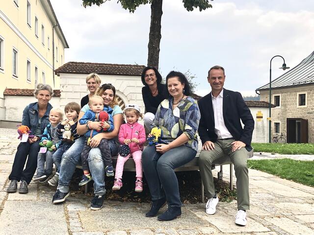 Bürgermeister Dominik Reisinger (rechts) möchte das Kinderbetreuungsangebot in Haslach ausbauen und erweitern. | Foto: Foto: Gemeinde