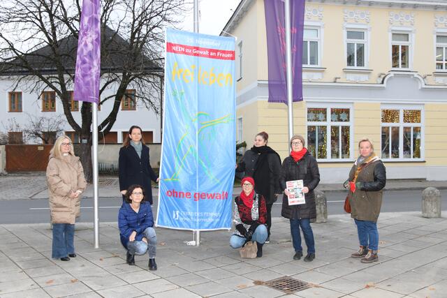 von links: GR Waltraud Brandstetter-Lorenz, LAbg. BGM Mag. Kerstin Suchan-Mayr, GR Martina Wiesinger, GR Christa Birmili BA, Alexandra Leitner, GR Christine Pissenberger, GR Birgit Seiler | Foto: Stadtgemeinde St. Valentin