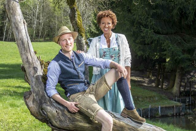 Landwirt Rainer aus Alkoven ist bei "Bauer sucht Frau" auf der Suche nach der großen Liebe. Die Sendung wird von Arabella Kiesbauer moderiert.