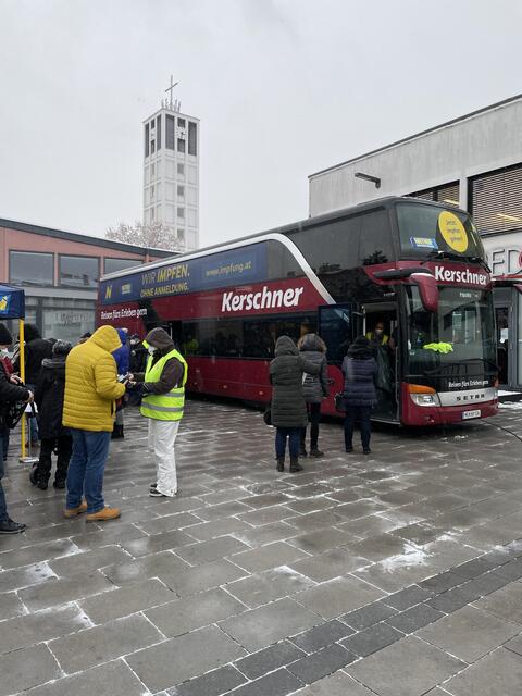 Schneegestöber. Kein Problem für die mobile Impfstation.