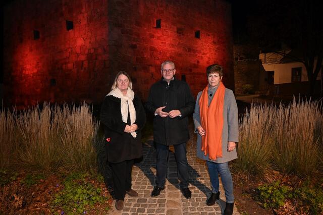 Der Pulverturm leuchtet 16 Tage in Orange