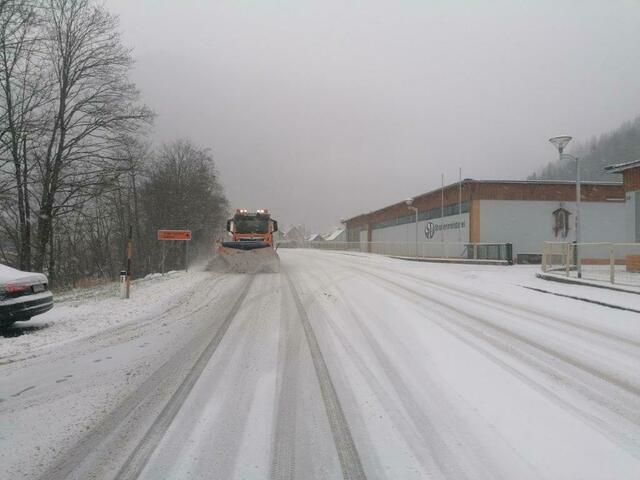 Im Einsatz: Der steirische Straßenerhaltungsdienst ist bereits mit Vollgas auf den Straßen unterwegs. | Foto: Land Steiermark/A 16
