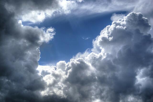 Meteorologen prognostizieren bewölktes Wetter