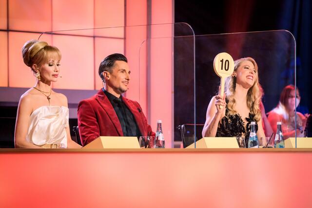 Mal streng, mal nett, mal fair: Karina Sarkissova, Balazs Ekker, Maria Santner. | Foto: ORF/Hans Leitner