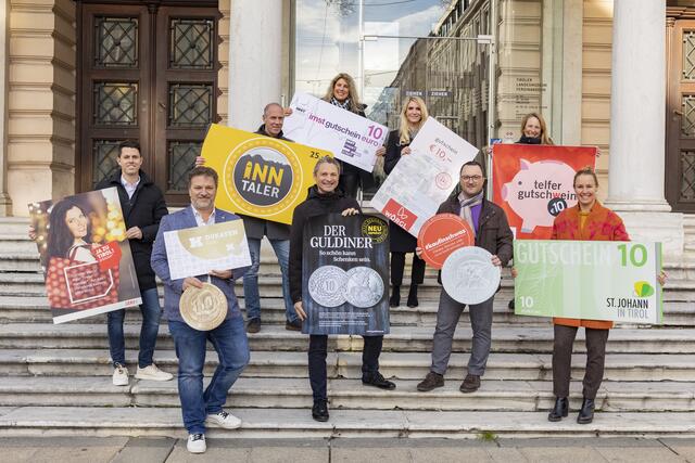 Simon Franzoi, Wirtschaftskammer Tirol, Sparte Handel Thomas Ebner, Stadtmarketing Kufstein, Bernhard Vettorazzi, Innsbruck Marketing, Michael Gsaller, Stadtmarketing Hall in Tirol, Tatjana Stimmler, Stadtmarketing &amp; Stadtentwicklung Imst, Eva Teißl, Stadtmarketing Wörgl, Manfred Berkmann, Stadtmarketing Schwaz, Verena Schlager, Ortsmarketing Telfs, Marije Moors, Ortsmarketing St. Johann in Tirol
 | Foto: Die Fotografen