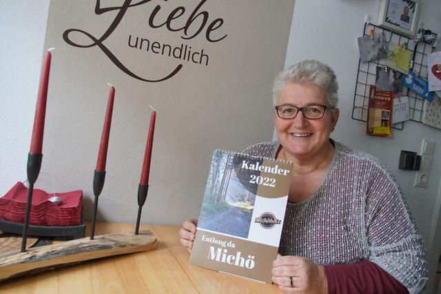 „Entlang da Michö“ heißt der Bildkalender 2022 der Haslacherin Vera Walchshofer.  | Foto: Helmut Eder