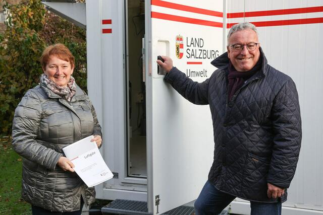 Von links: Andrea Pabinger, Bürgermeisterin von Lamprechtshausen und Landeshauptmannstellvertreter Heinrich Schellhorn.