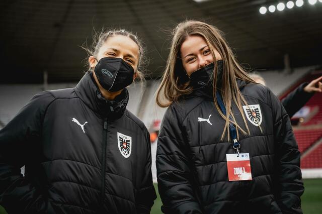 Mit Laura Feiersinger im Stadion | Foto: ÖFB/Christopher Glanzl