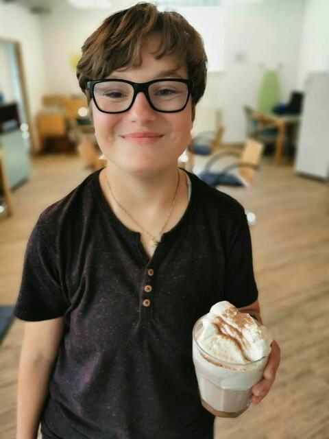 Das ist Sarah. Ihr Traumberuf: Kellnerin.  | Foto: JobInn