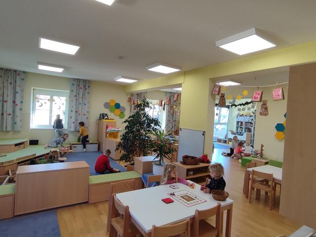Gemütlich: Der neue Gruppenraum im Obgeschoß ist aus einer Wohnung entstanden.