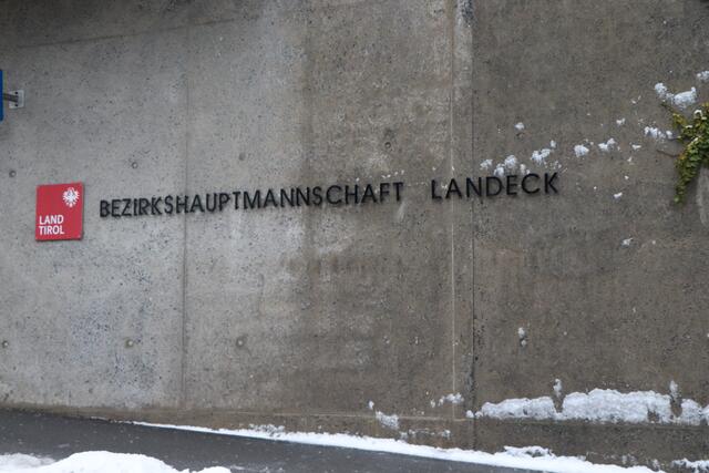 Bezirkshauptmannschaft Landeck: bis 12. Dezember nur eingeschränkter Parteienverkehr im Lockdown. | Foto: Othmar Kolp