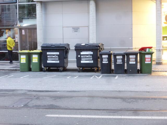 Die Labestation Theodor Körner Straße hatte eine Restmüllquote von 73,6 Prozent.
Zitat Pressekonferenz: "Zusätzlich versuchen wir den entstehend Müll so umweltfreundlich wie möglich zu halten..."