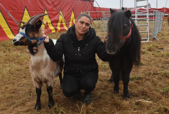 Karina Degen kämpft um ihren Familienzirkus.  | Foto: Scharinger/Zirkus Althoff