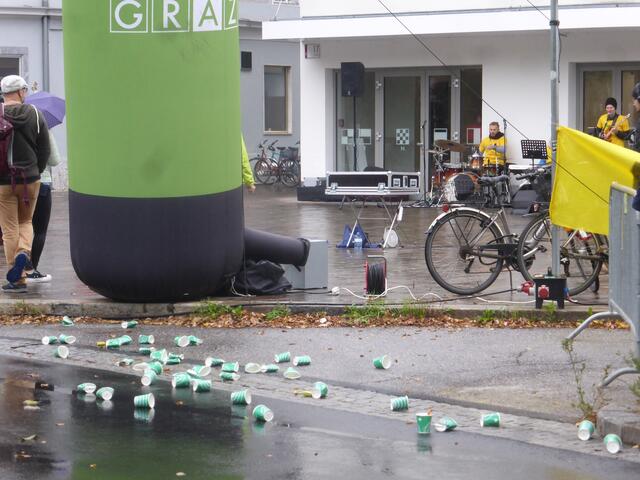 Positiver Lichtblick:

Es wurde kein Benzin-Aggregat zur Stromerzeugung gesichtet.