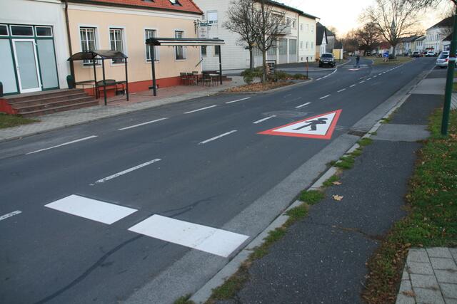 Hauptstrasse/ Dorfmitte zur Inselgasse Fussweg | Foto: Margarita Merth-Eise