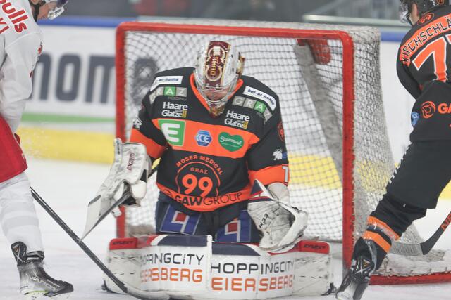 Auch im Eishockey sind auffällige Sponsoren zu finden, soch auch bei den Moser Medical Graz 99ers. | Foto: GEPA