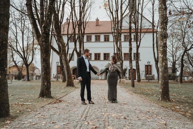 Das glückliche Hochzeitspaar. | Foto: Motivo Photography