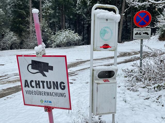 Eine der Stationen, die verschmiert wurden (die "Botschaft" wurde per Fotobearbeitung entfernt.