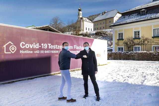 Mediziner Harald Breitfuß organisierte zusammen mit Bürgermeister Thomas Oberreiter den Sonder-Impftermin.  | Foto: Christian Fischbacher