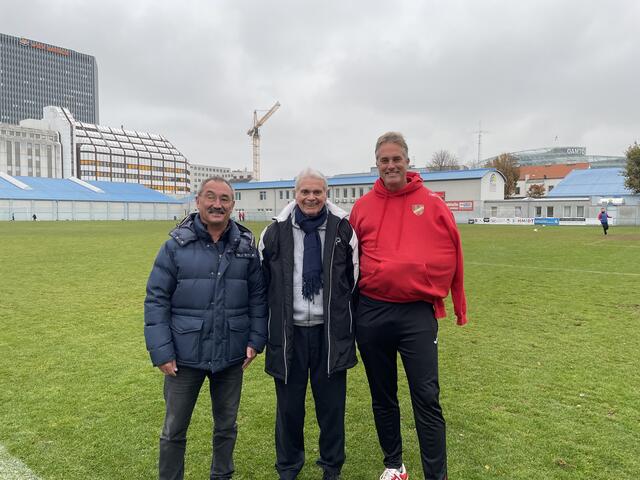Obmann Wolfgang Edelmann, Robert Eder und Nachwuchsleiter Dieter Frenzel (v.l.) engagieren sich seit vielen Jahren für den LAC. | Foto: Hannah Maier