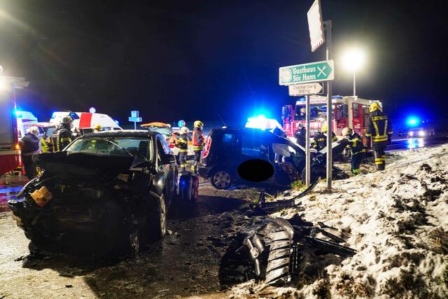 Bei dem Autounfall kam es zu drei Verletzten.