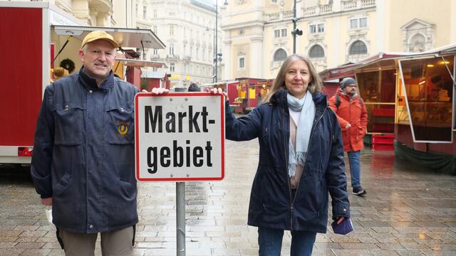 Marktobmann Josef Schrott und Bezirksvorsteher-Stellvertreterin Patricia Davis zeigen sich über die Novelle erfreut.