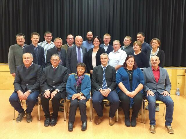 Der neue Gemeinderat von St. Leonhard mit Bezirkshauptfrau Andrea Außerweger. | Foto: Gemeinde St. Leonhard