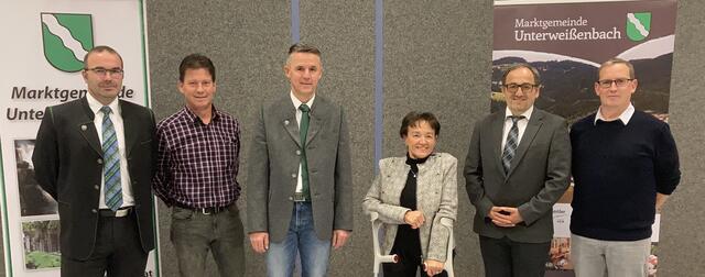 Der neue Gemeindevorstand von Unterweißenbach (von links): Andreas Pointner, Wilhelm Etzlstorfer, Hubert Nötstaller, BH Andrea Außerweger, Johannes Hinterreither-Kern und Hans Haslinger. | Foto: Gemeinde Unterweißenbach