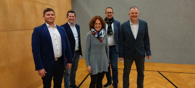 Der neue Gemeindevorstand von Unterweitersdorf (von links): René Wöckinger, Daniel Zeller und Renate Oitzl (alle SPÖ) sowie Klaus Samhaber und Johannes Matzinger (beide ÖVP). | Foto: Gemeinde Unterweitersdorf