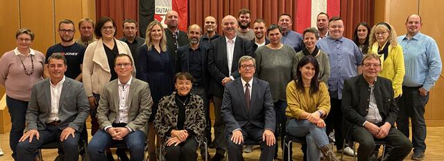 Der neue Gemeinderat von Gutau mit Bezirkshauptfrau Andrea Außerweger. | Foto: Gemeinde Gutau