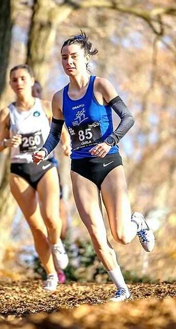 Carla Maier auf der Cross-Laufstrecke erfolgreich - Rang drei ihrer Altersklasse. | Foto: RG-Ratzer