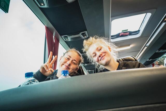 Die "Team-Kücken" Mariella El Sherif und Lainie Fuchs haben ihren Spaß. | Foto: ÖFB/Christopher Glanzl