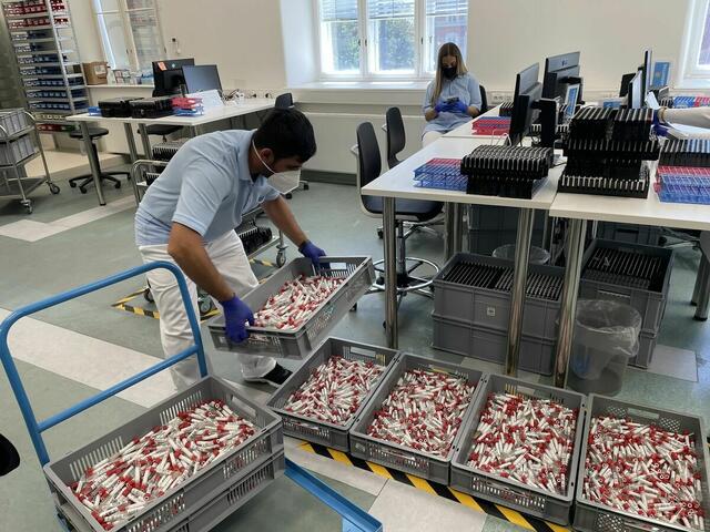 Parallel wird der Mitarbeiterstand um bis zu weitere 600 Mitarbeiter auf insgesamt mehr als 1.500 erhöht.  | Foto: Patricia Hillinger