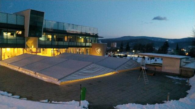 Das Außenbecken der Therme NOVA ist derzeit komplett überdacht, weil die Revision läuft. | Foto: R&amp;H Events