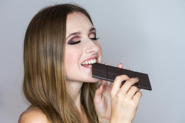 Schokolade zum Anbeißen ...  | Foto: Foto: foto-pils; Make-up: Doris Winkler-Leonhardsberger, Modell Alexandra Mayr
